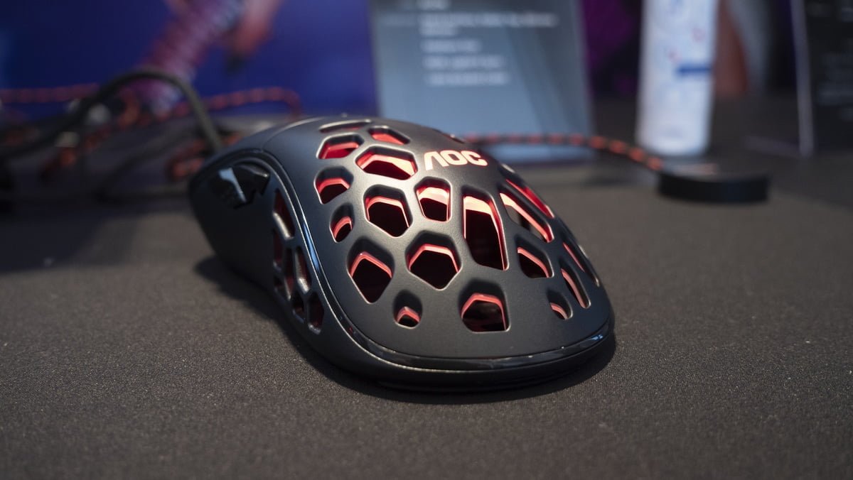 AGON by AOC lanseaza doi mousi si o pereche de casti wireless