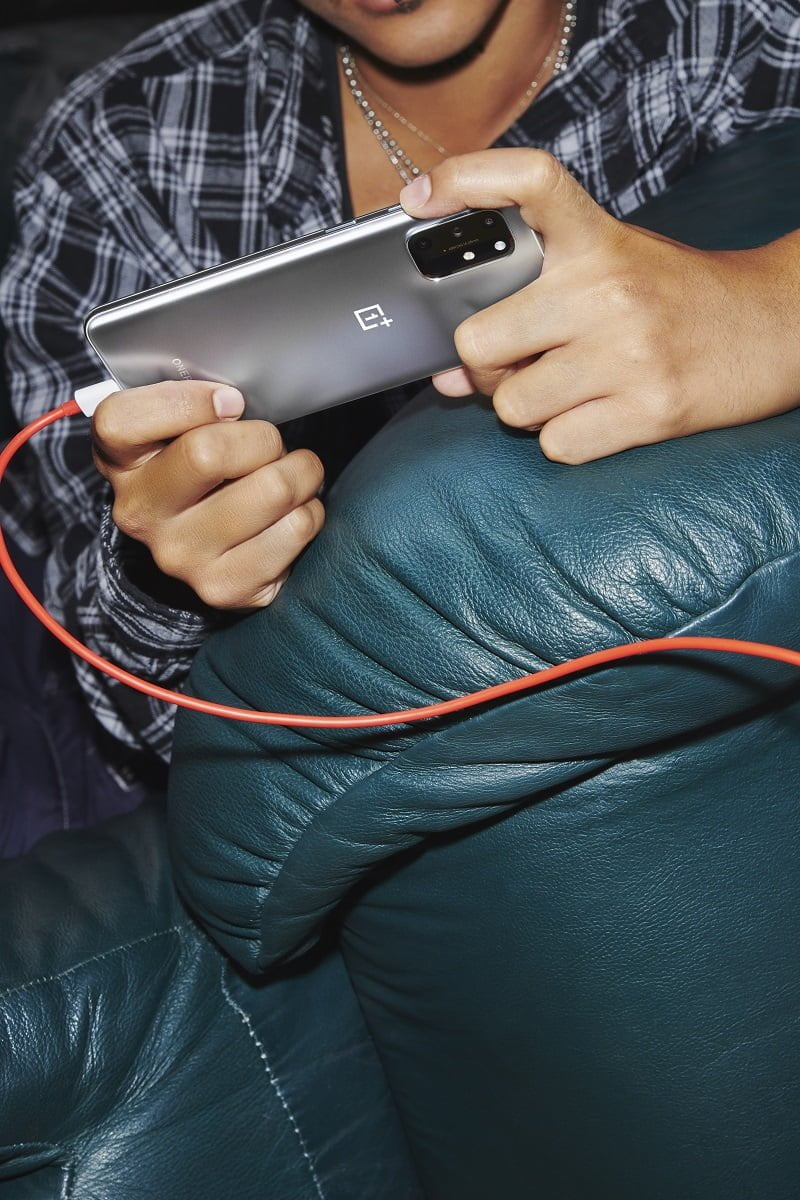 Telefoanele OnePlus au reduceri importante de Black Friday la eMAG