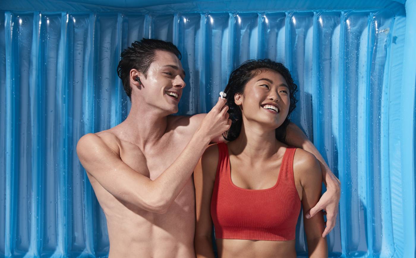 OnePlus lanseaza castile true wireless Buds Z2