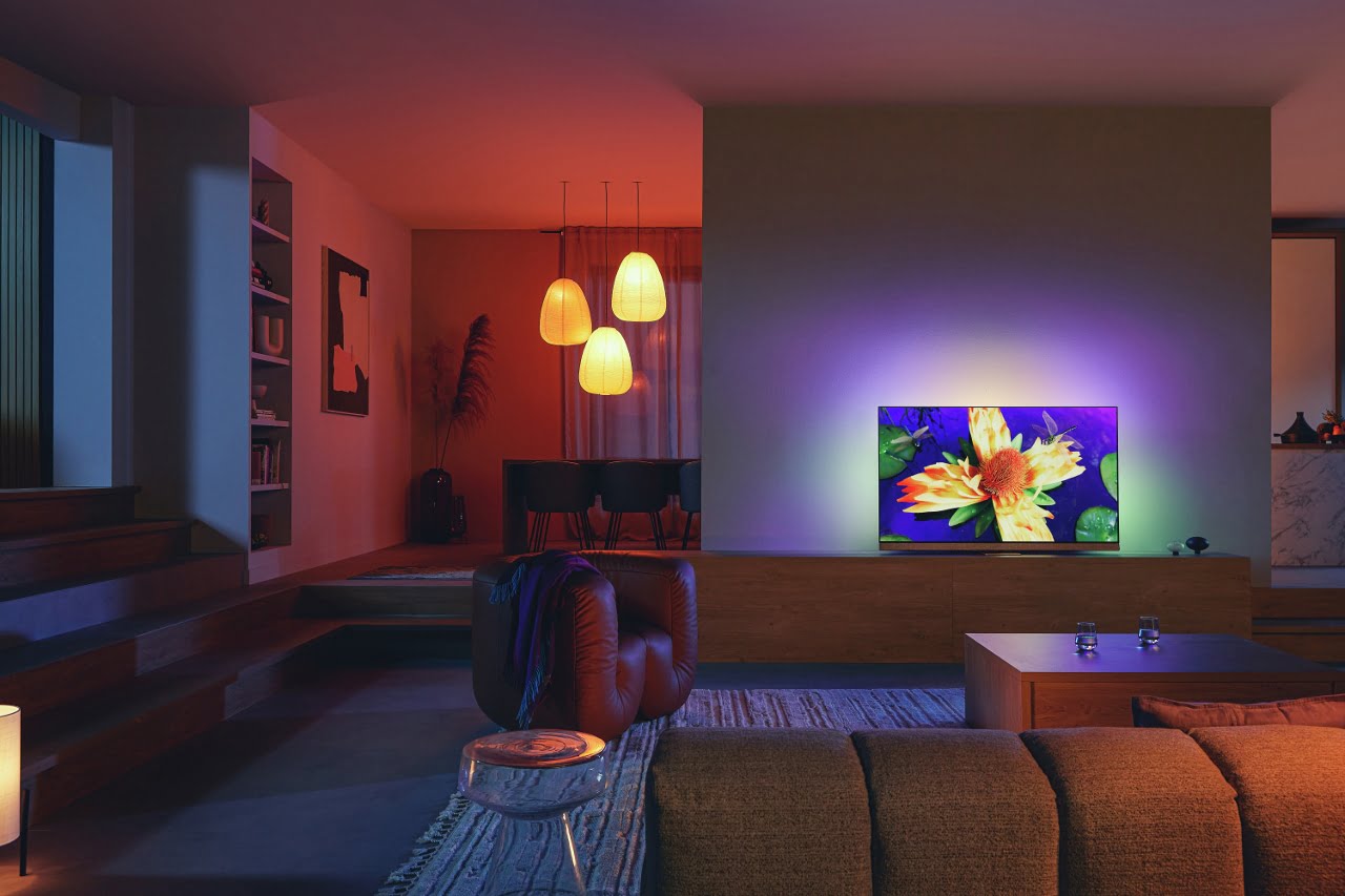 Philips lanseaza televizoarele Ambilight OLED+